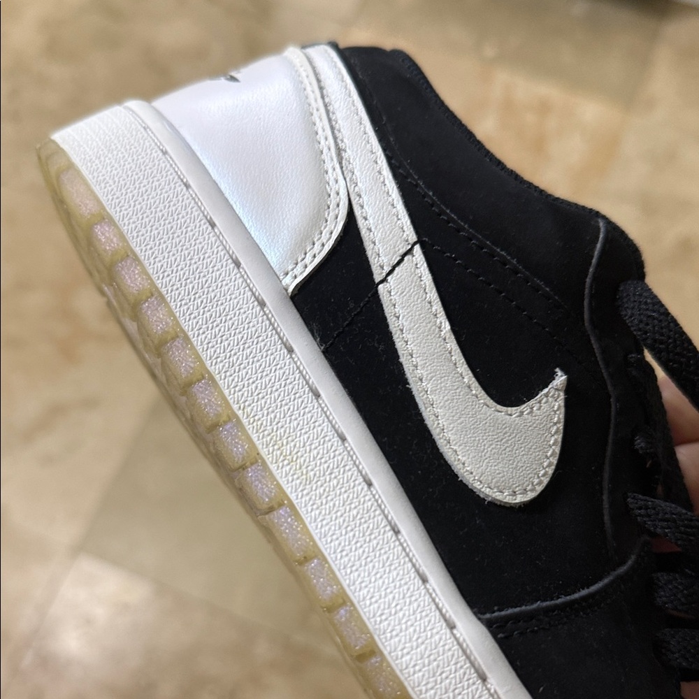 Nike Black and White Low-Top Sneakers - Picture 10 of 12